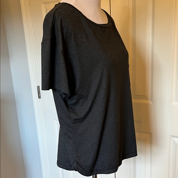 Vuori Women's Grey Exercise/Casual Top - Picture 5 of 7